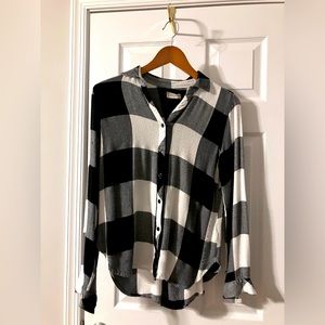 ALTAR’D STATE Black and White Buffalo Plaid Button-Up Shirt Size M